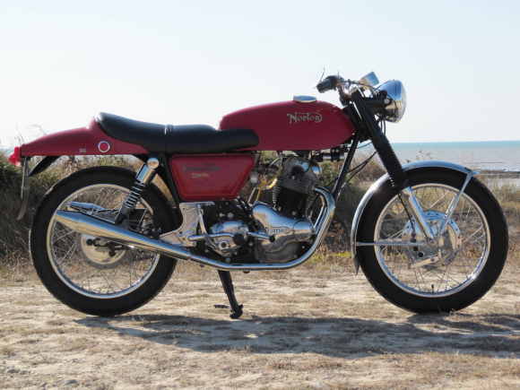 Moto sur la plage